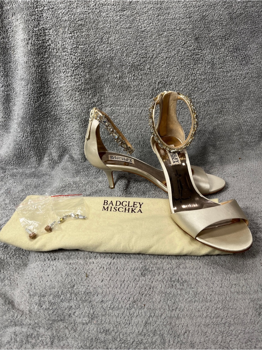 Badgley Mischka geranium Gold Satin Jeweled Ankle-Strap Sandals wedding size 8